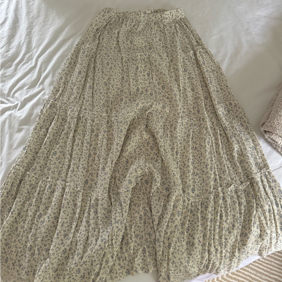 Brandy Melville Beige Floral Maxi Skirt - Picture 3 of 3